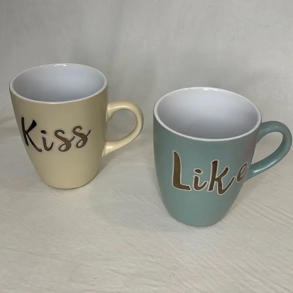 Kiss Like Coffee Tea Cocoa Drinking Mugs Set 2 Green Yellow 14 Oz Each Stamped